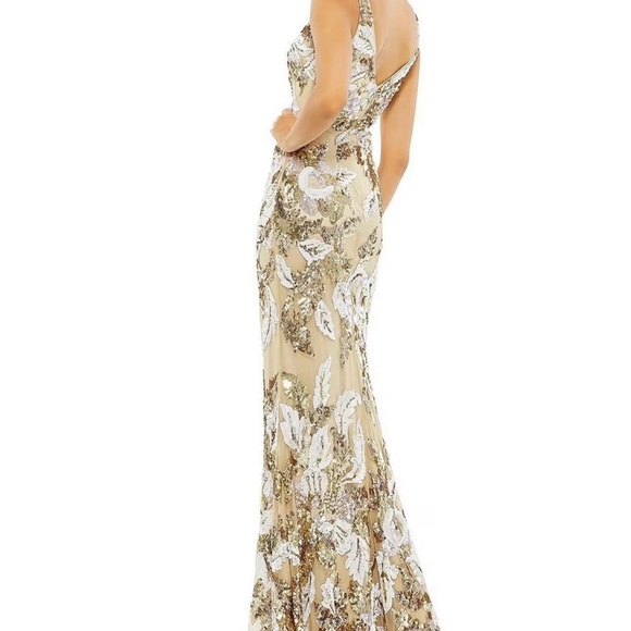 Macduggal heavily beaded/sequined formal gown. - Picture 2 of 7